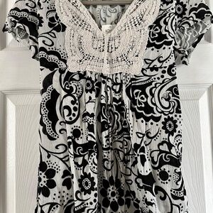 Anxiety Women's Cotton Black & White Short Sleeved Butterfly Crochet Size XL NWT